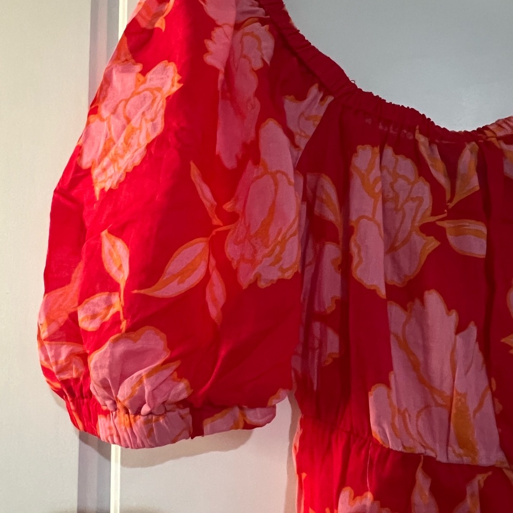 Floral, puff sleeve, tiered mini dress in vibrant red and pink colorway. Size L. - Picture 9 of 10